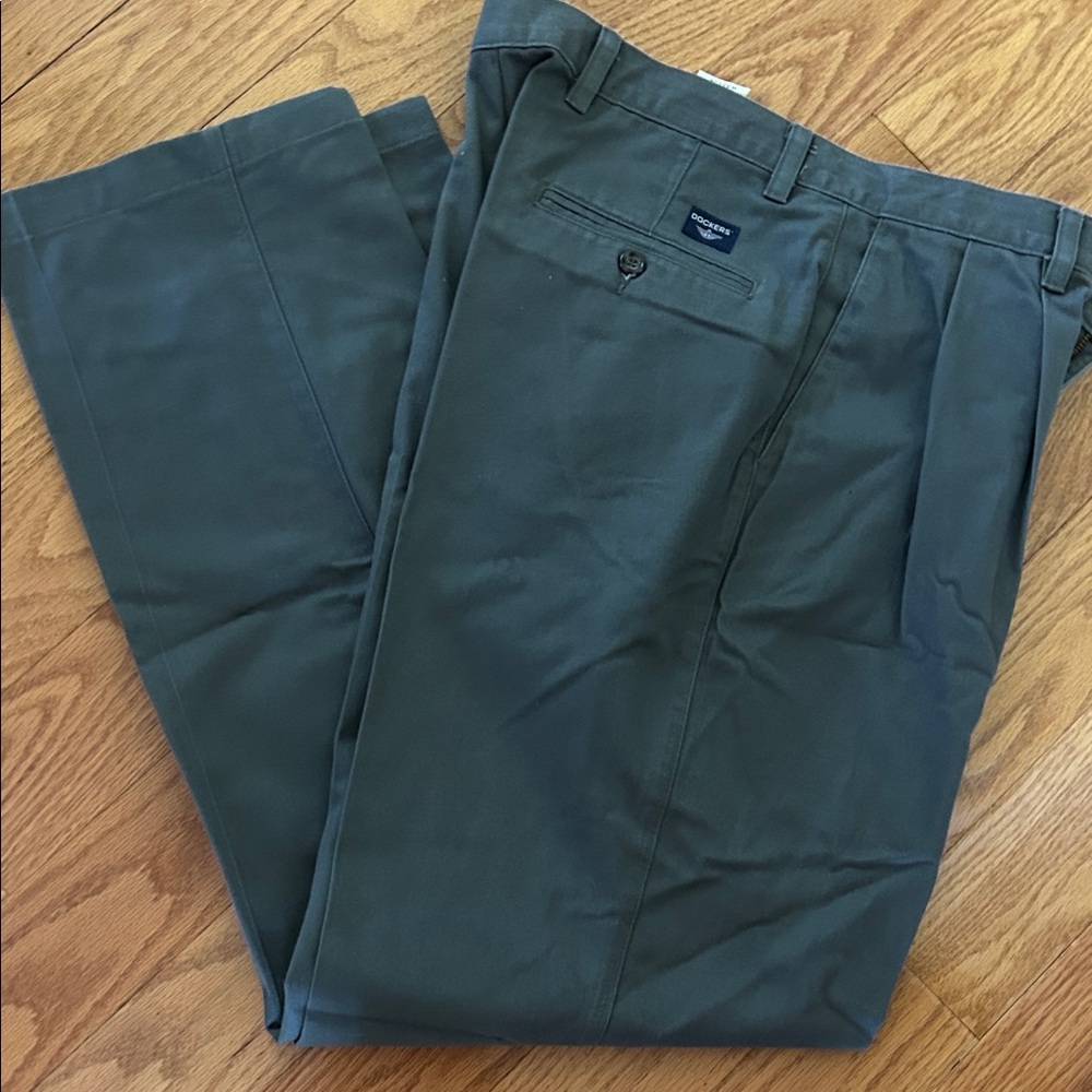 Dockers Olive Green Men's Chino Pants